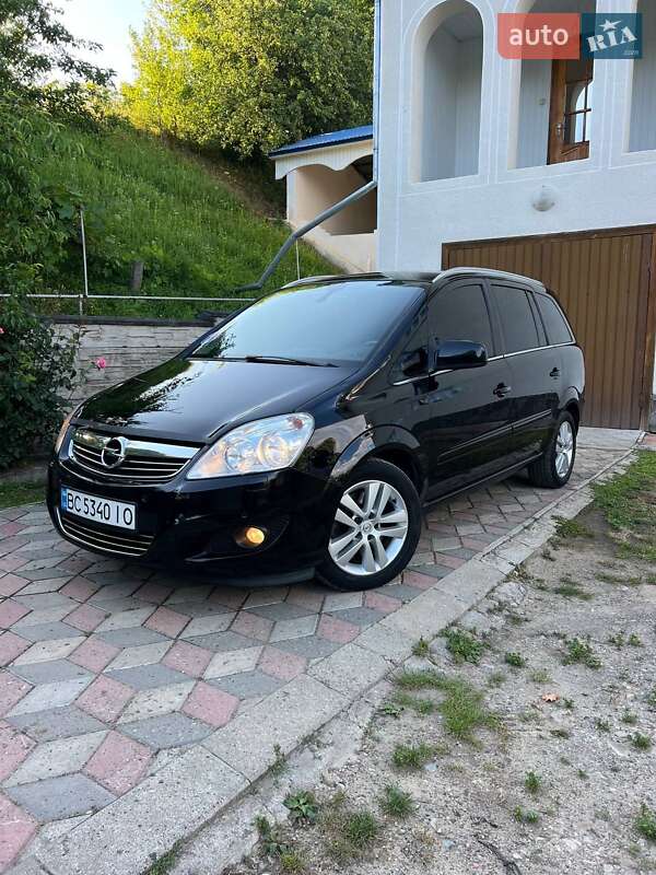 Минивэн Opel Zafira 2010 в 
