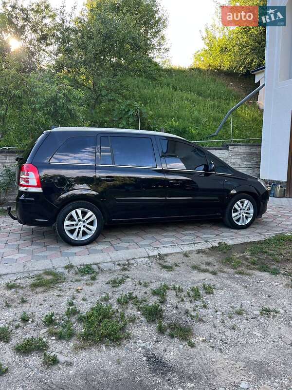 Минивэн Opel Zafira 2010 в Коломые