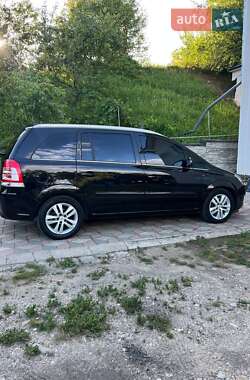 Минивэн Opel Zafira 2010 в 