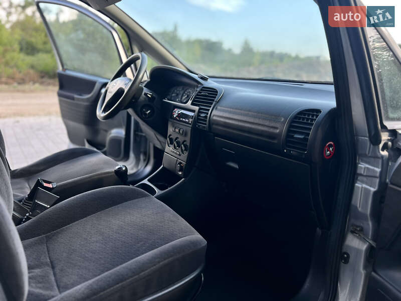 Минивэн Opel Zafira 2002 в Ивано-Франковске