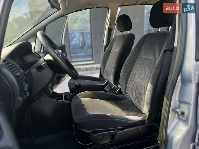 Минивэн Opel Zafira 2002 в Ивано-Франковске