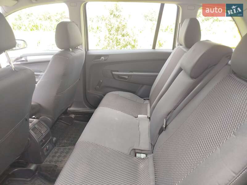 Минивэн Opel Zafira 2005 в Мостиске