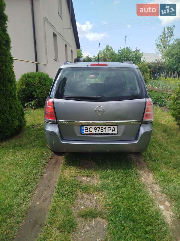 Минивэн Opel Zafira 2005 в Мостиске
