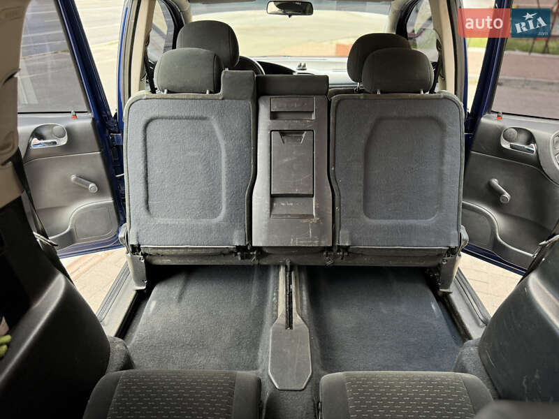 Минивэн Opel Zafira 2005 в Киеве