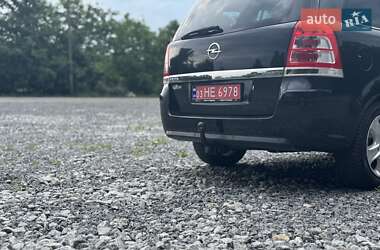Минивэн Opel Zafira 2011 в 