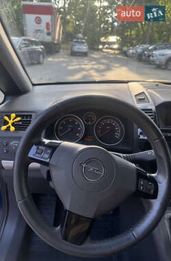 Минивэн Opel Zafira 2009 в 