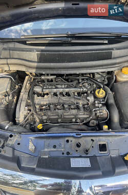 Минивэн Opel Zafira 2009 в 