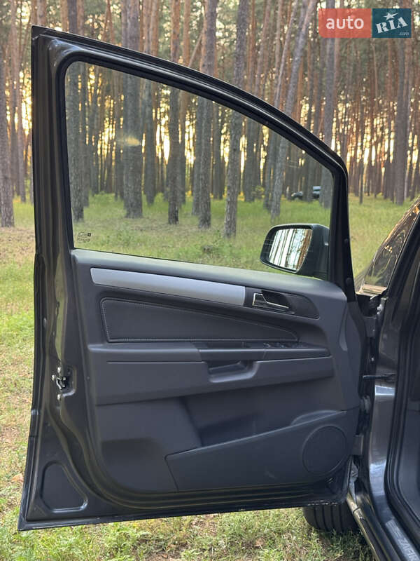 Минивэн Opel Zafira 2010 в Сумах