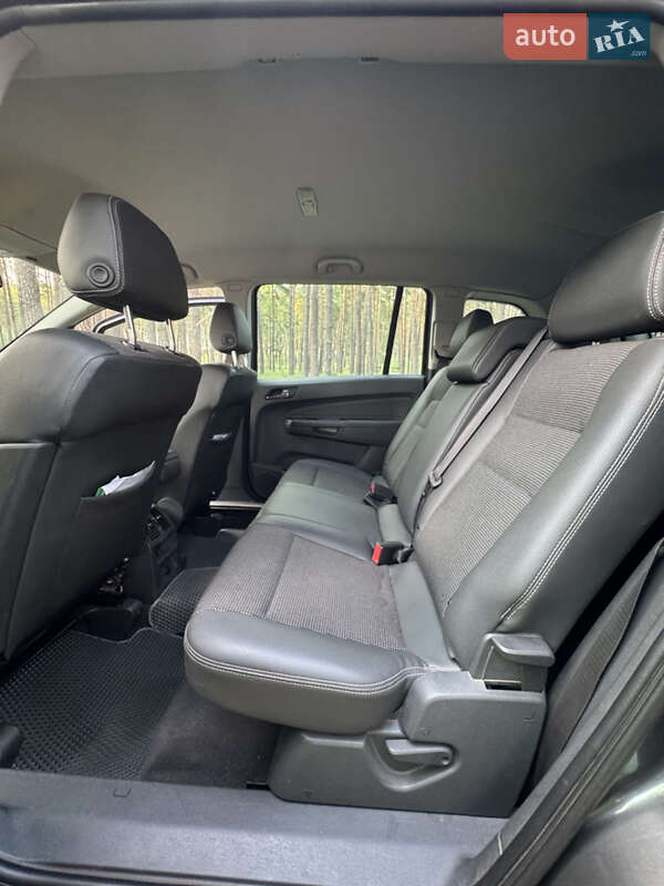Минивэн Opel Zafira 2010 в Сумах