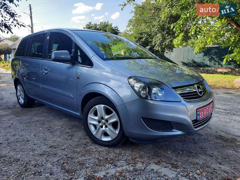Минивэн Opel Zafira 2010 в Полтаве