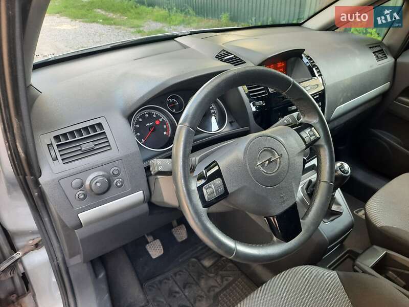Минивэн Opel Zafira 2010 в Полтаве