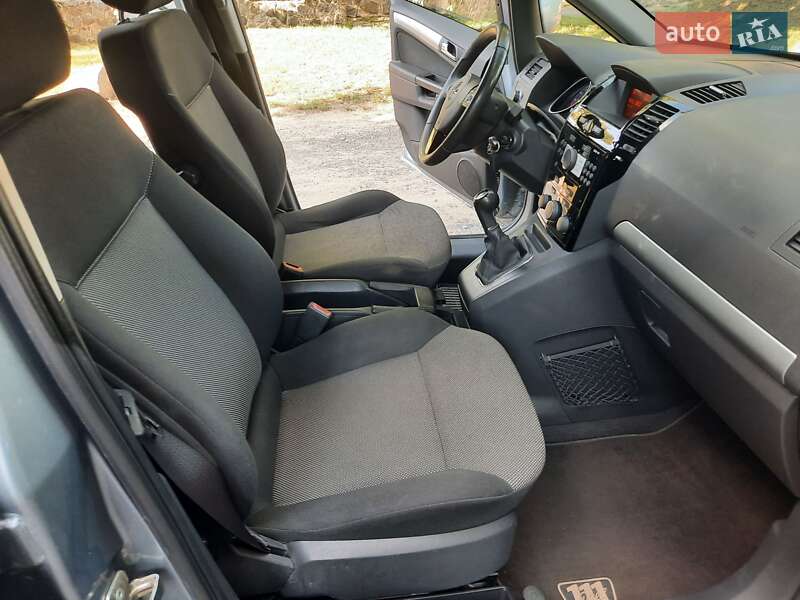 Минивэн Opel Zafira 2010 в Полтаве