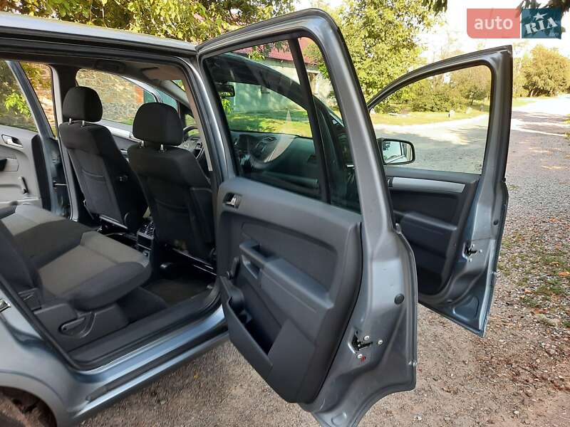 Минивэн Opel Zafira 2010 в Полтаве