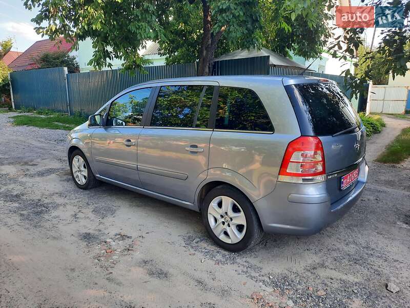 Минивэн Opel Zafira 2010 в Полтаве