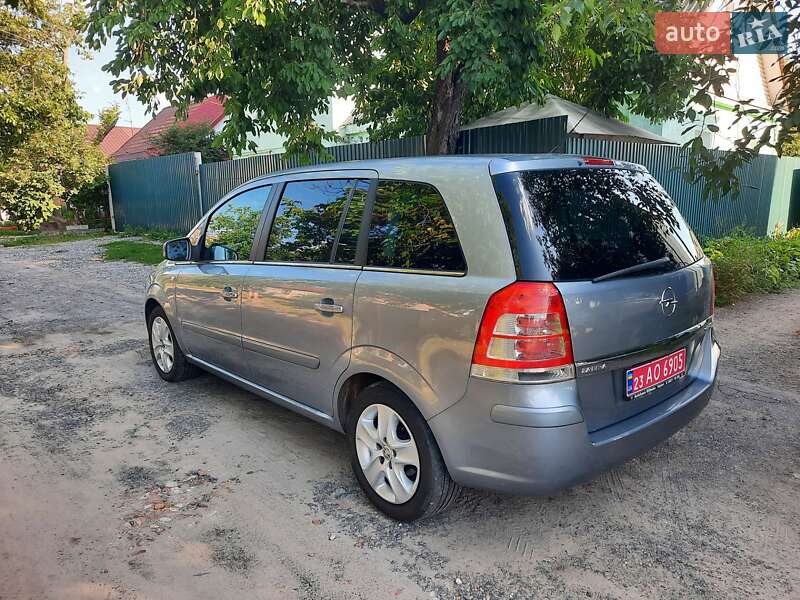 Минивэн Opel Zafira 2010 в Полтаве