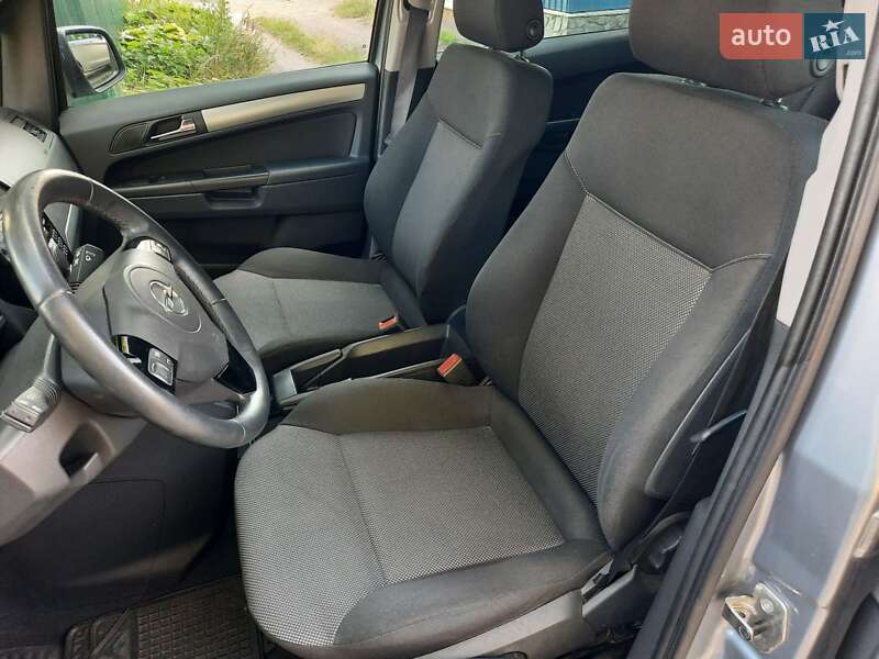 Минивэн Opel Zafira 2010 в Полтаве