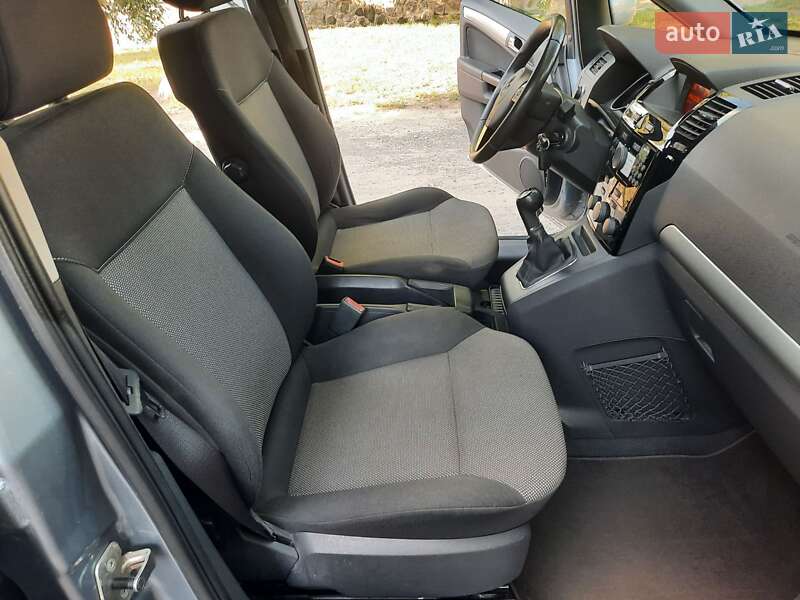 Минивэн Opel Zafira 2010 в Полтаве