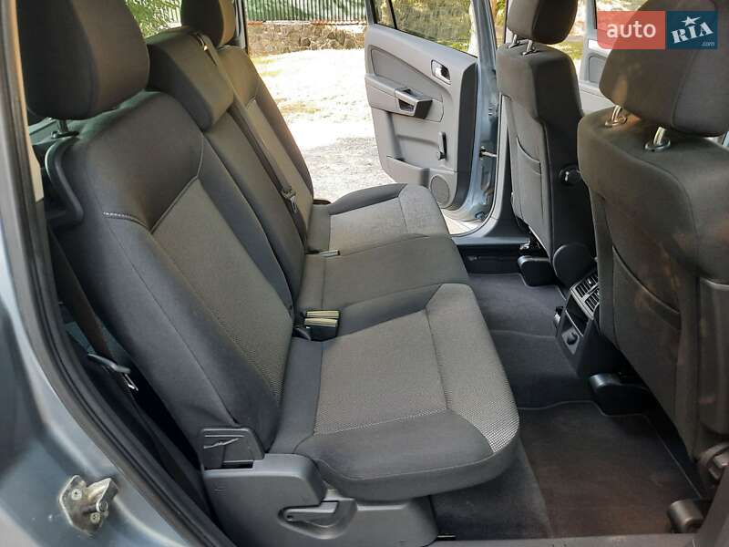 Минивэн Opel Zafira 2010 в Полтаве
