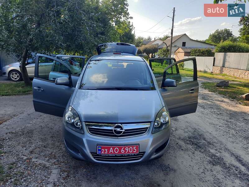 Минивэн Opel Zafira 2010 в Полтаве