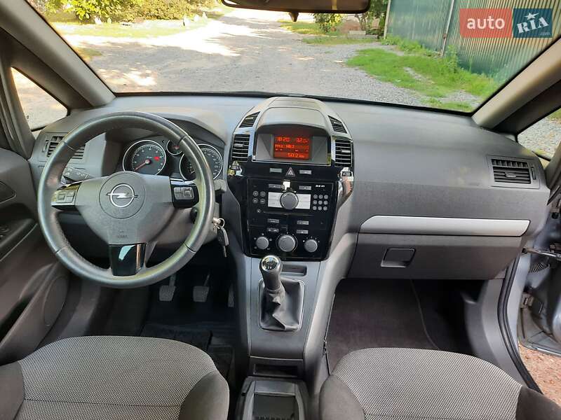Минивэн Opel Zafira 2010 в Полтаве