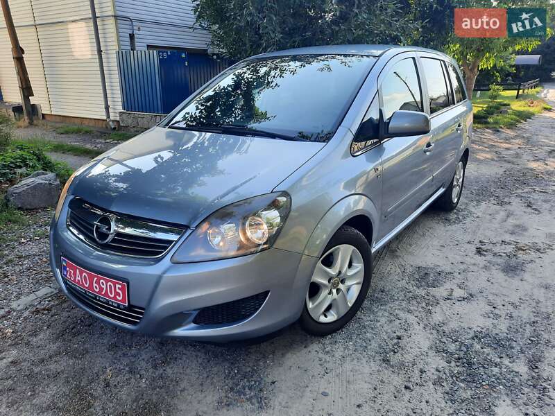 Минивэн Opel Zafira 2010 в Полтаве