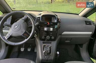 Минивэн Opel Zafira 2010 в 