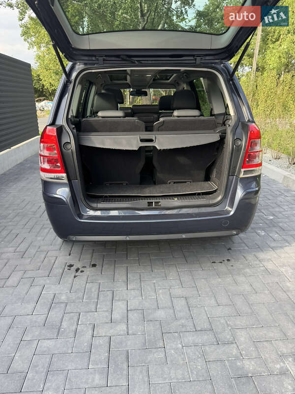Минивэн Opel Zafira 2008 в Луцке
