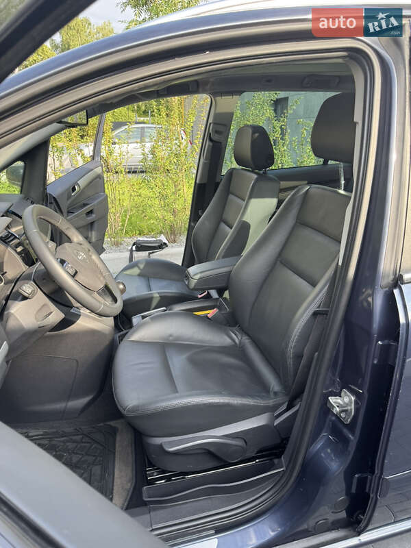 Минивэн Opel Zafira 2008 в Луцке