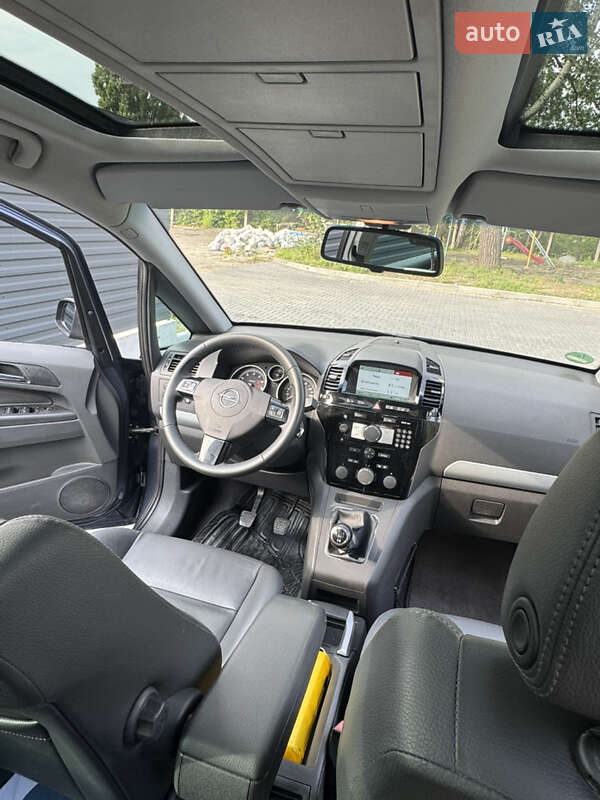 Минивэн Opel Zafira 2008 в Луцке