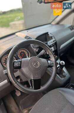 Минивэн Opel Zafira 2009 в 