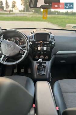 Минивэн Opel Zafira 2009 в 