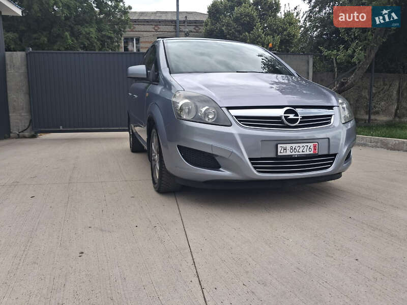 Минивэн Opel Zafira 2010 в 