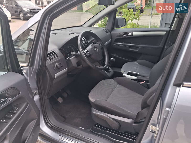 Мінівен Opel Zafira 2010 в Чернігові