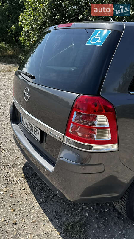 Минивэн Opel Zafira 2010 в Ужгороде