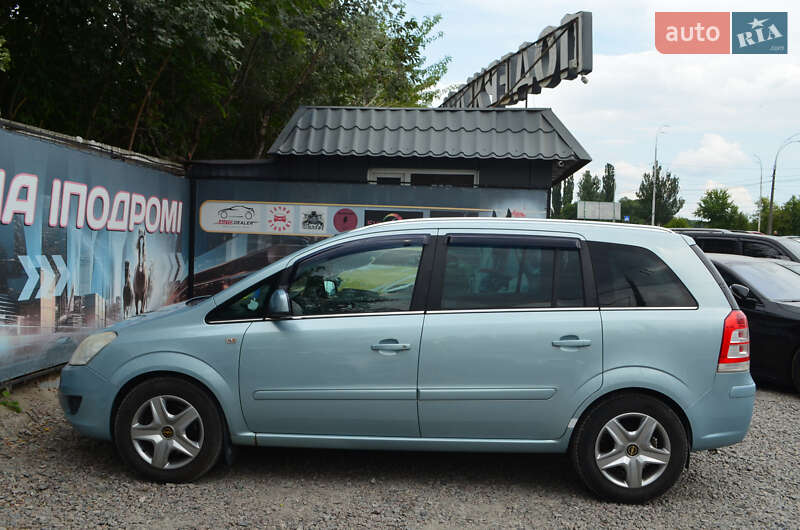 Минивэн Opel Zafira 2010 в Киеве