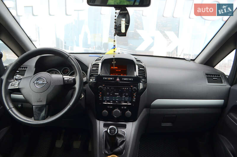 Минивэн Opel Zafira 2010 в Киеве