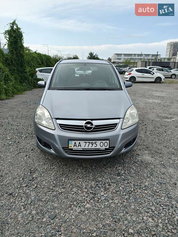 Мінівен Opel Zafira 2008 в Києві