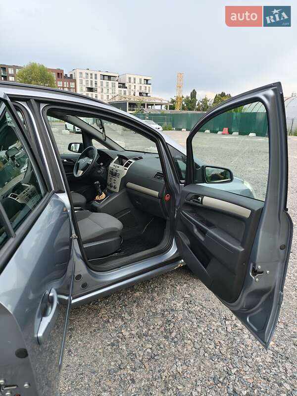 Мінівен Opel Zafira 2008 в Києві