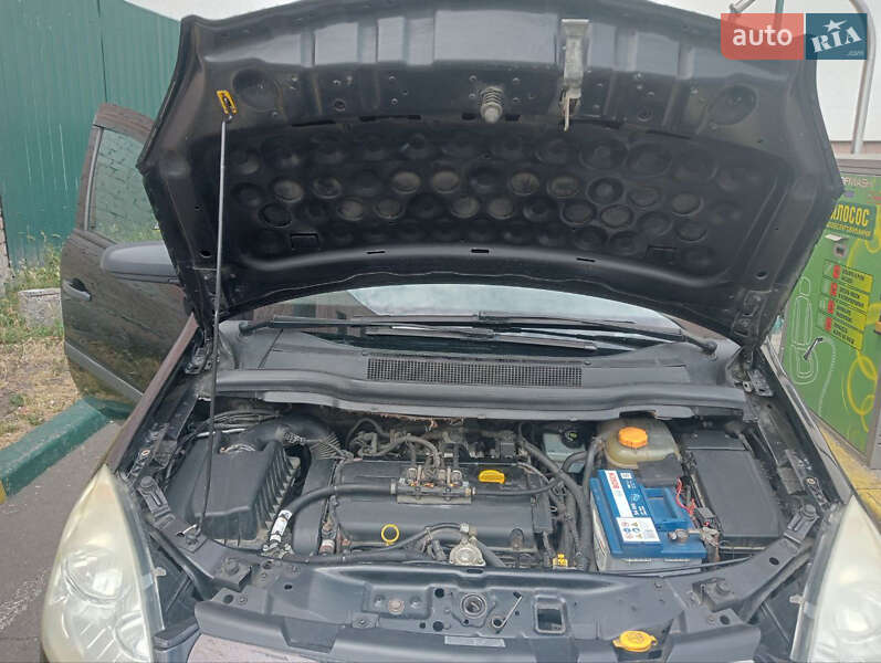 Минивэн Opel Zafira 2009 в Киеве