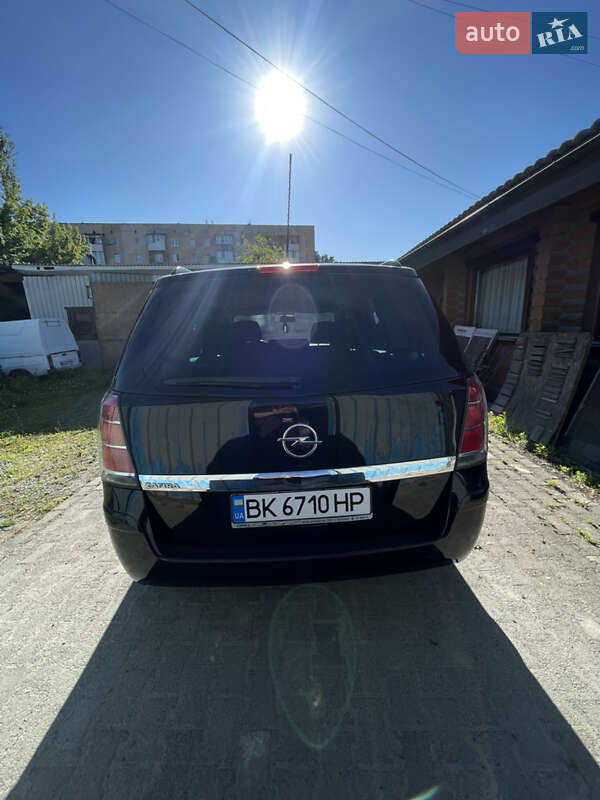 Минивэн Opel Zafira 2006 в Ровно