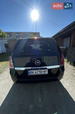 Минивэн Opel Zafira 2006 в 