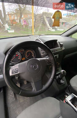 Минивэн Opel Zafira 2005 в 
