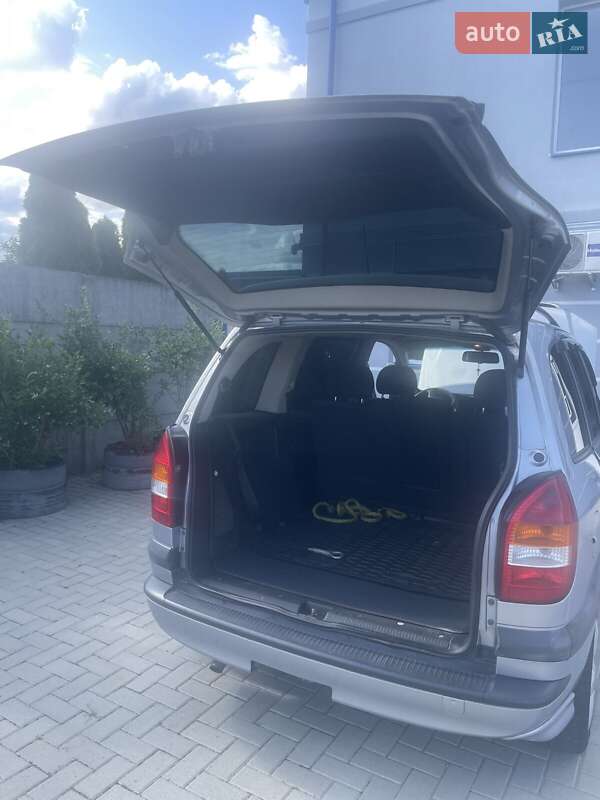 Минивэн Opel Zafira 2002 в Тысменице