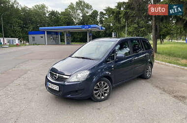 Минивэн Opel Zafira 2010 в Ромнах