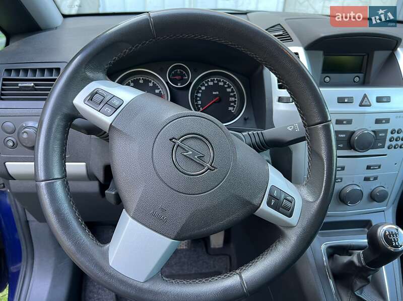 Минивэн Opel Zafira 2012 в Луцке