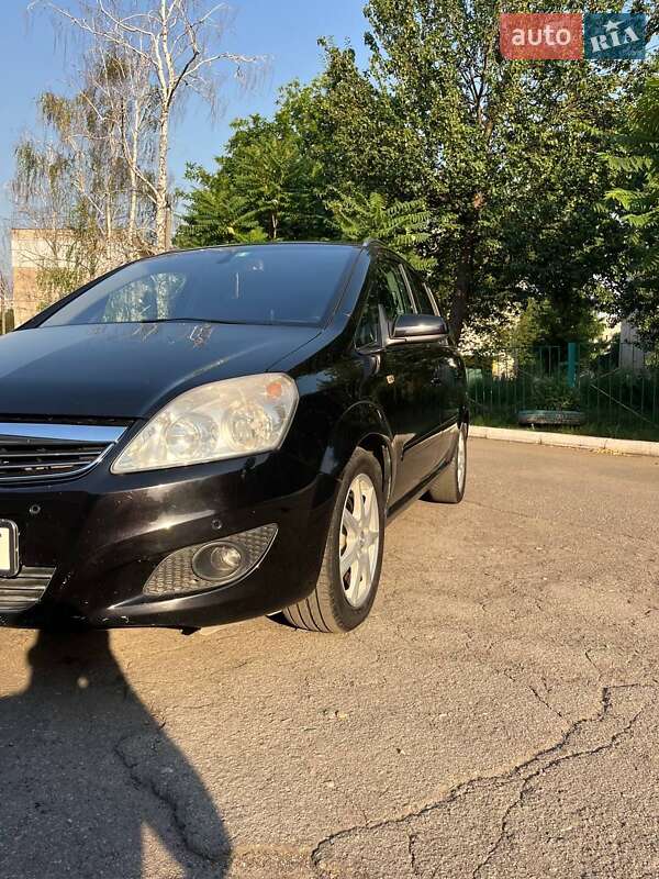 Минивэн Opel Zafira 2008 в Першотравенске