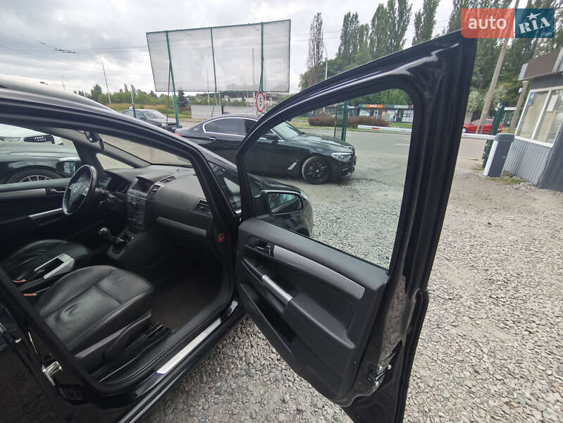 Минивэн Opel Zafira 2005 в Киеве