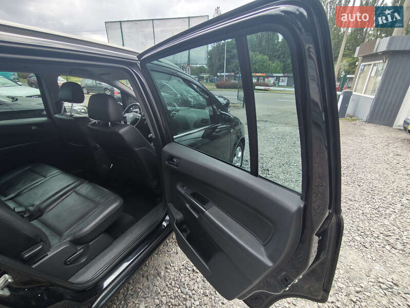 Минивэн Opel Zafira 2005 в Киеве