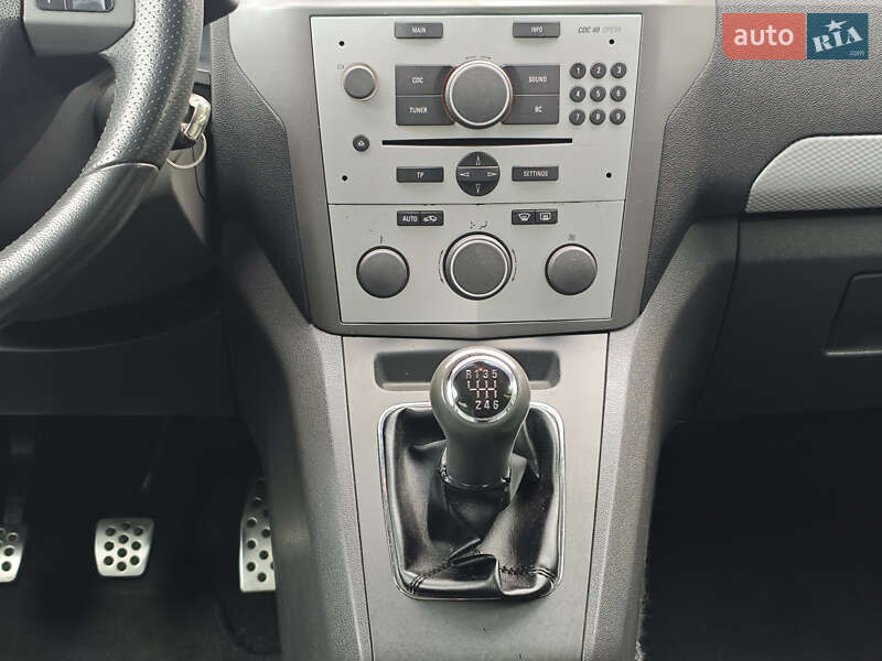 Минивэн Opel Zafira 2005 в Киеве