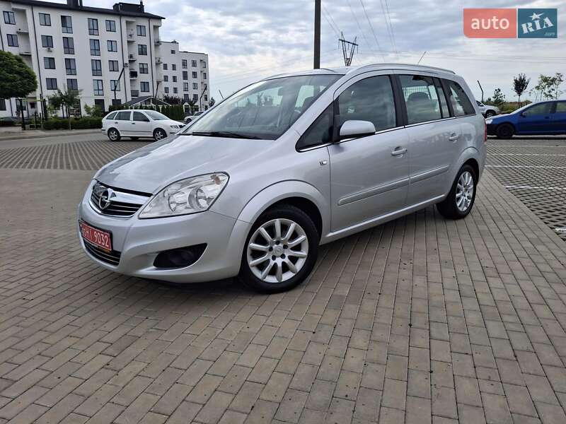 Минивэн Opel Zafira 2009 в Луцке
